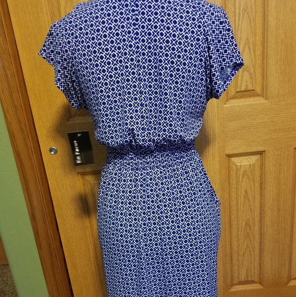 En Focus Dress - Picture 2 of 6